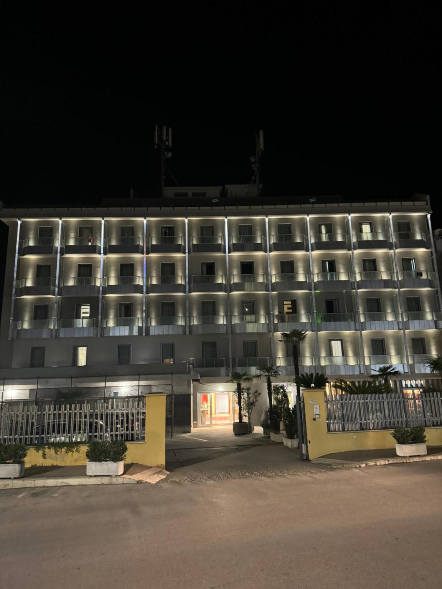 Hotel Vittoria Rosarno Bagian luar foto